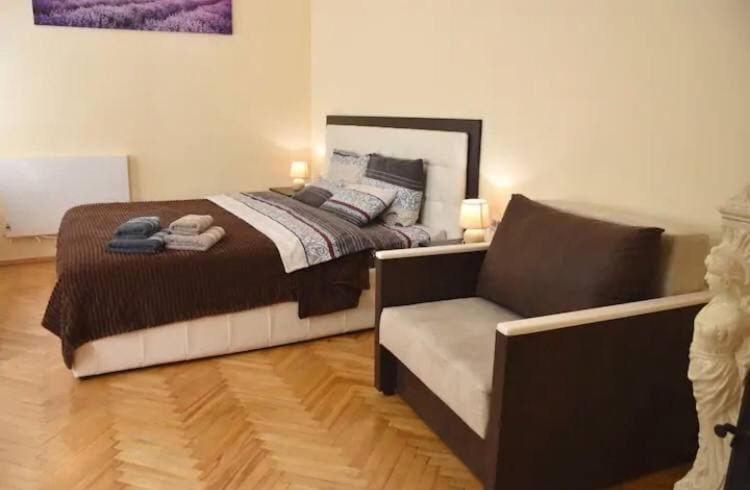 White Rooms On City Center Lviv Luaran gambar